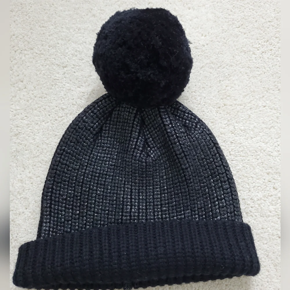 Lululemon All That Shimmers Toque Wool Beanie Winter Pompom Hat in Black